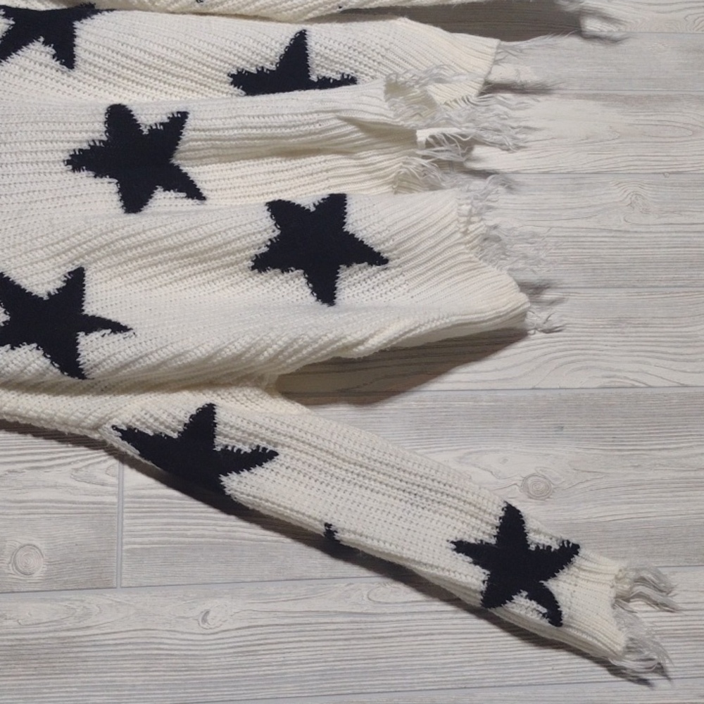 Oversized Star Sweater W/ Fringe! - Picture 10 of 15